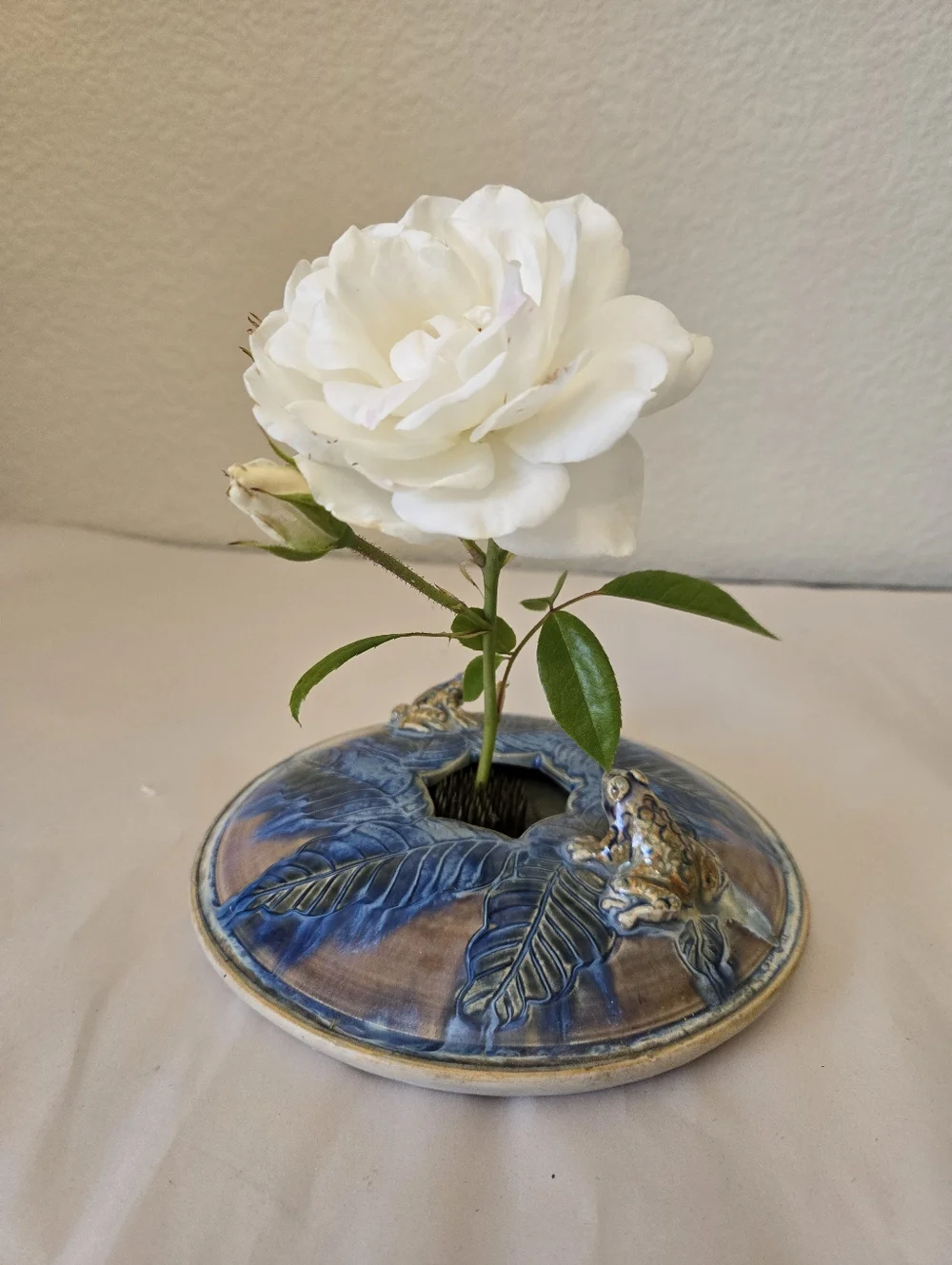 Borggren Pottery Ikebana Flower Arrangement Frog Pin With Frogs On Leaves